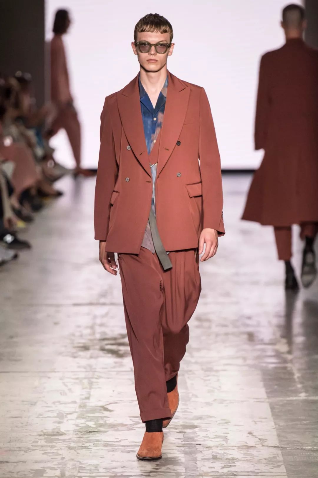 20年春夏男装流行色,2020国际服装春夏男装色彩配比