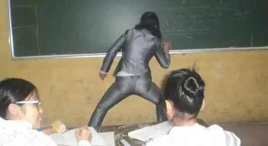 有个逗逼弟弟是个什么样的体验,一个逗逼老师的生活日常