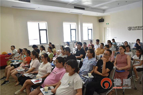 助产士帮孕妇快速顺产,自然分娩助产士