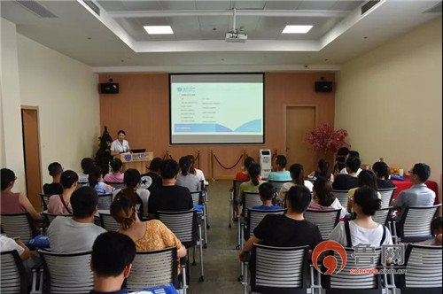 助产士帮孕妇快速顺产,自然分娩助产士