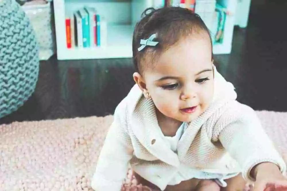 婴儿时期头发茂密长大会秃吗,宝宝头秃发量少怎么办