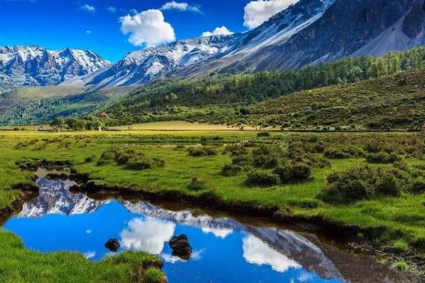 暑假游稻城亚丁多少钱,暑假稻城亚丁全国性免费开放