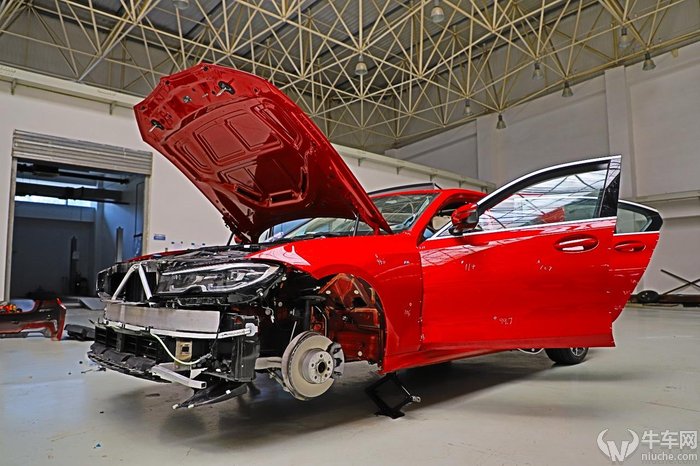 宝马3系大灯外壳拆解视频,宝马3系f35底盘拆解视频