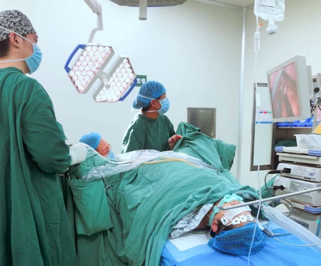 【人大评议专区·聚焦技术更新】没有切口的腹腔镜手术——记淄博市妇幼保健院妇科成功完成首例经阴道腹腔镜手术(V-NOTES)