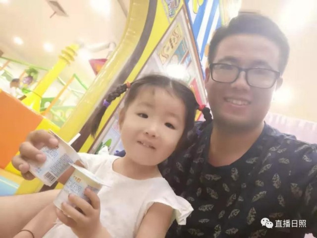 2岁宝宝腿磕青了里面好像有个包,2岁宝宝腿磕了一下走路一瘸一拐