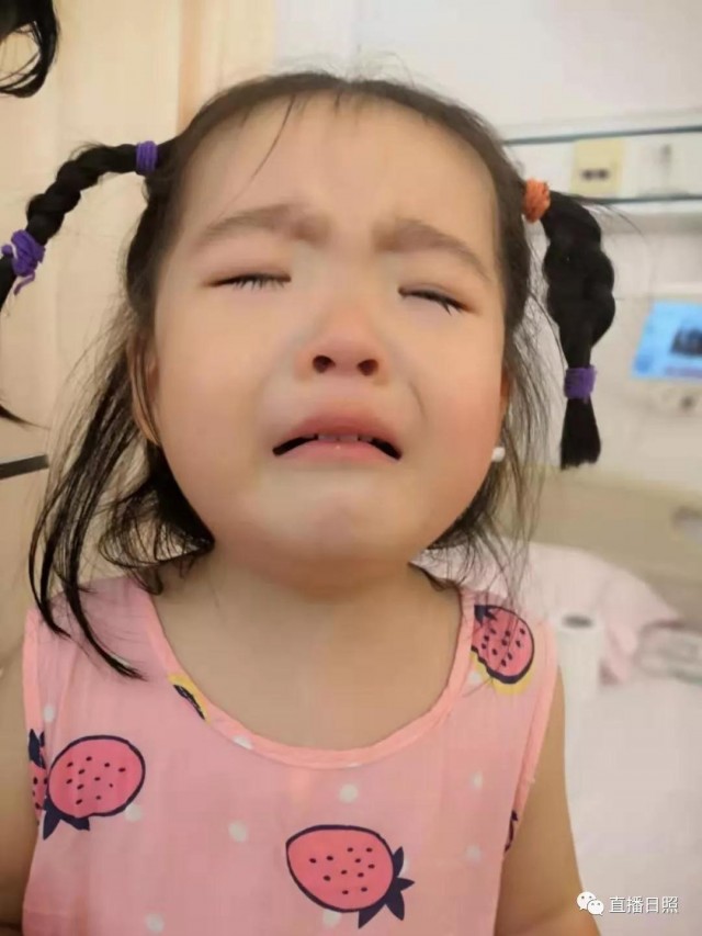 2岁宝宝腿磕青了里面好像有个包,2岁宝宝腿磕了一下走路一瘸一拐