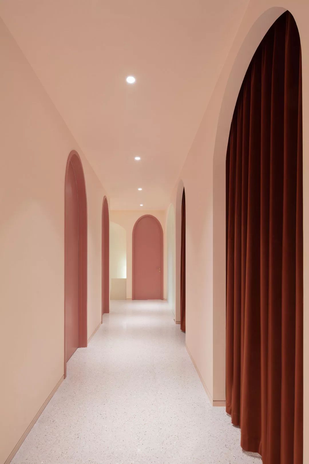 拒绝花哨!建筑师CP孙大勇×万书言,携手打造洞穴式美容院