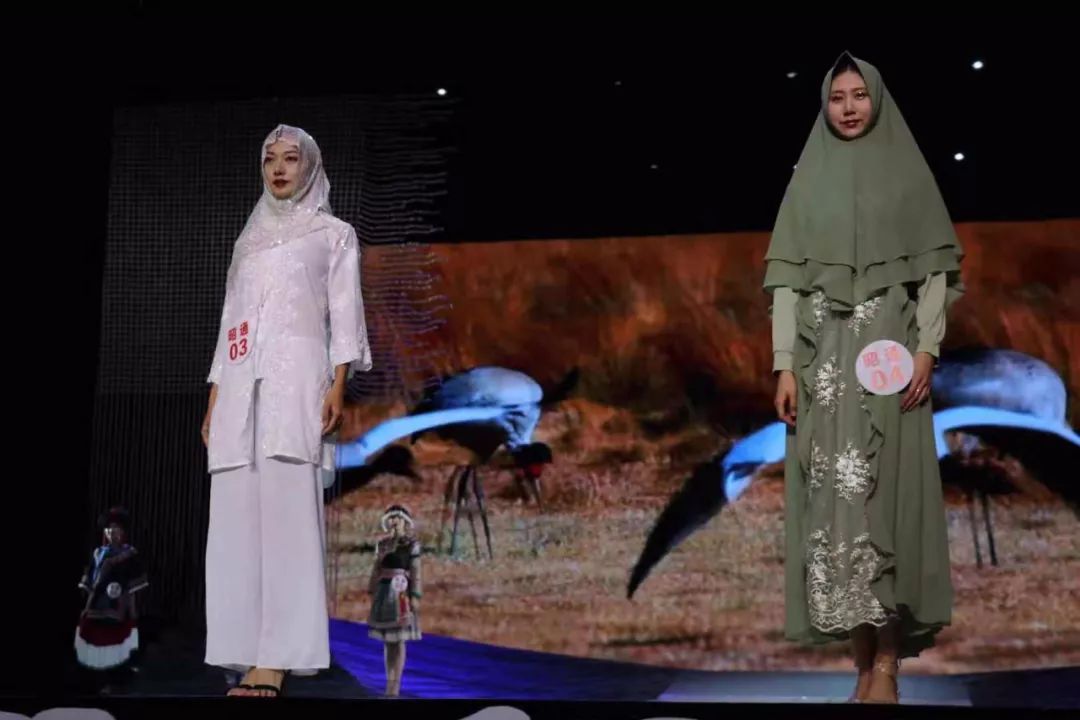 德宏五种少数民族服饰走秀音乐,云南少数民族服饰秀