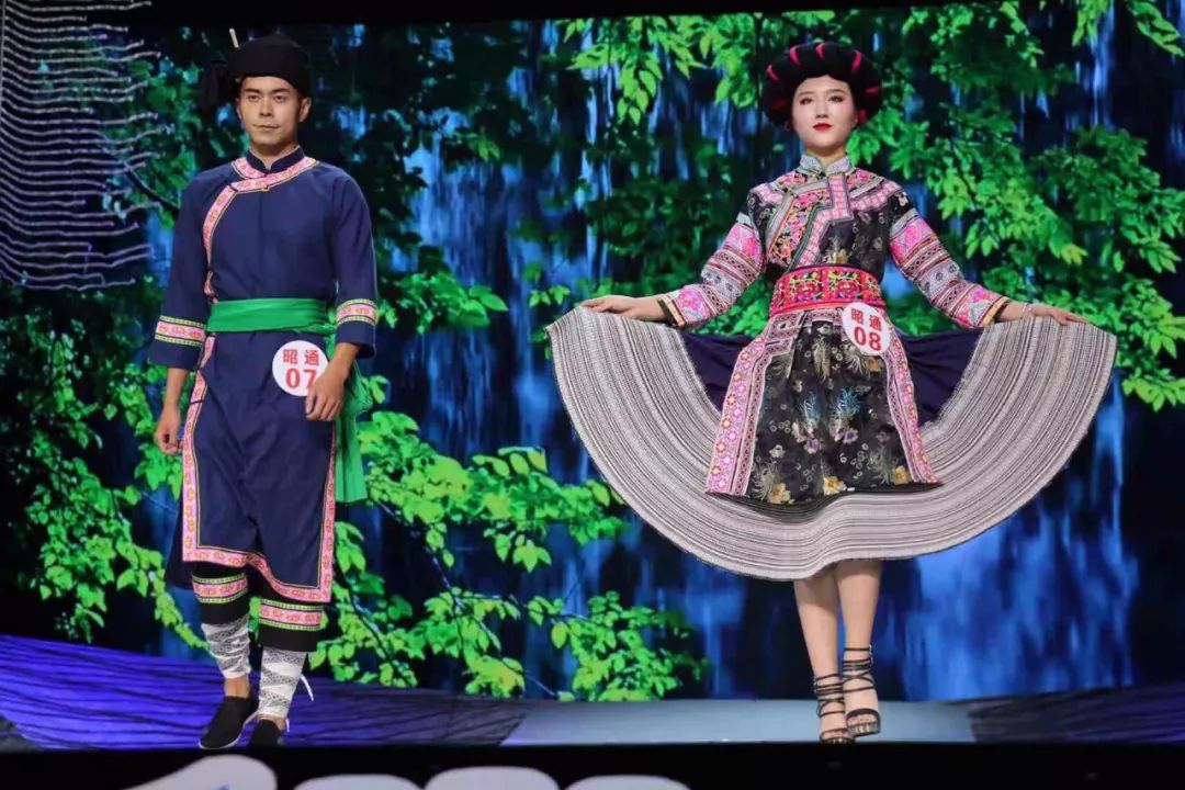 德宏五种少数民族服饰走秀音乐,云南少数民族服饰秀