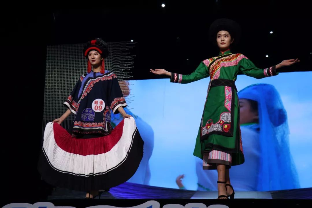德宏五种少数民族服饰走秀音乐,云南少数民族服饰秀