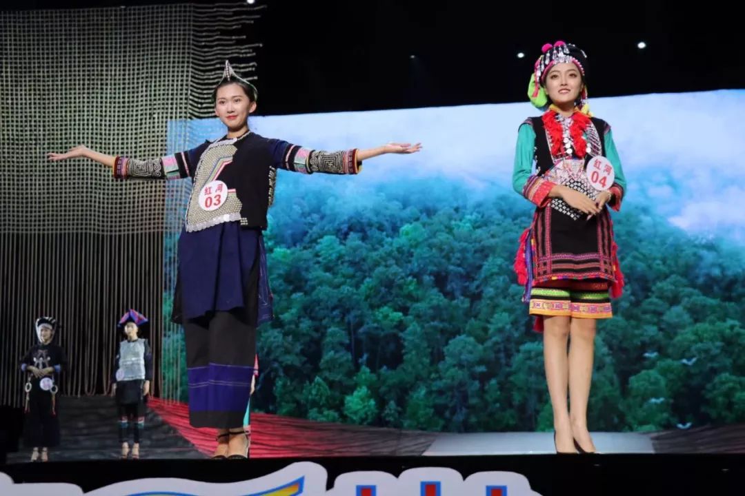 德宏五种少数民族服饰走秀音乐,云南少数民族服饰秀