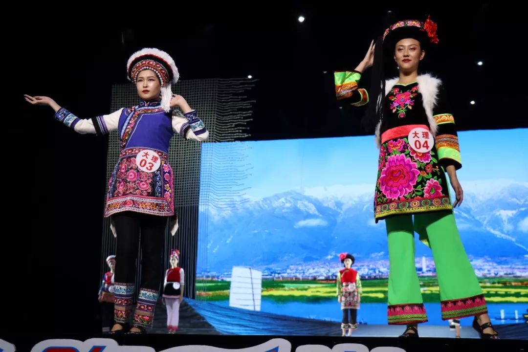 德宏五种少数民族服饰走秀音乐,云南少数民族服饰秀