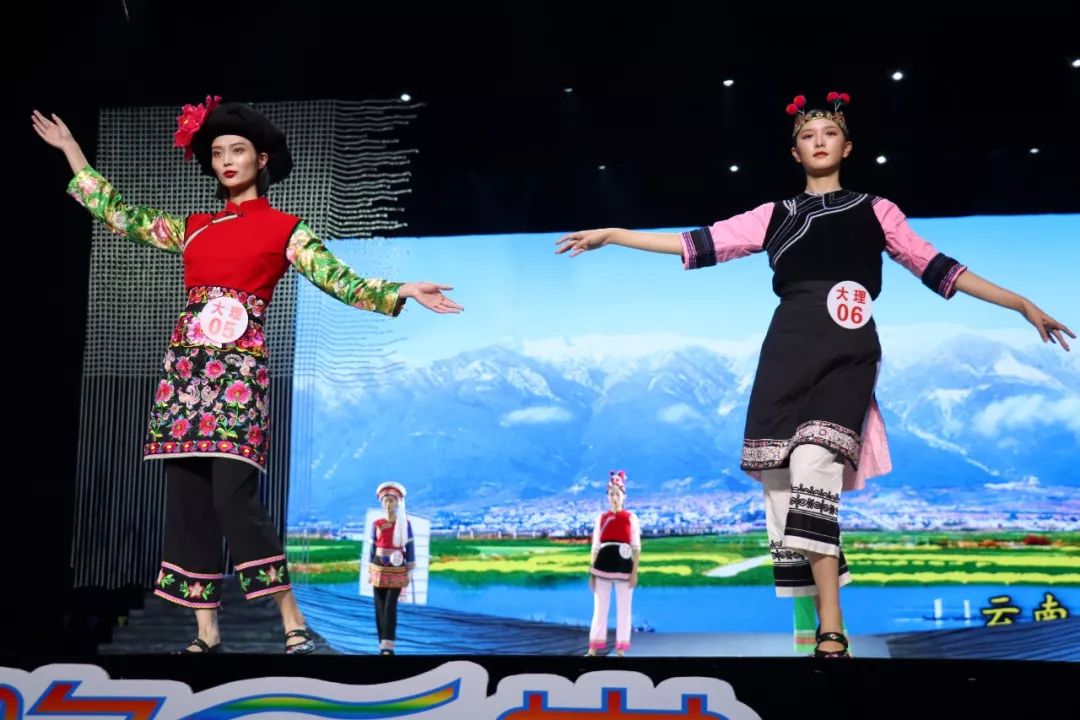 德宏五种少数民族服饰走秀音乐,云南少数民族服饰秀