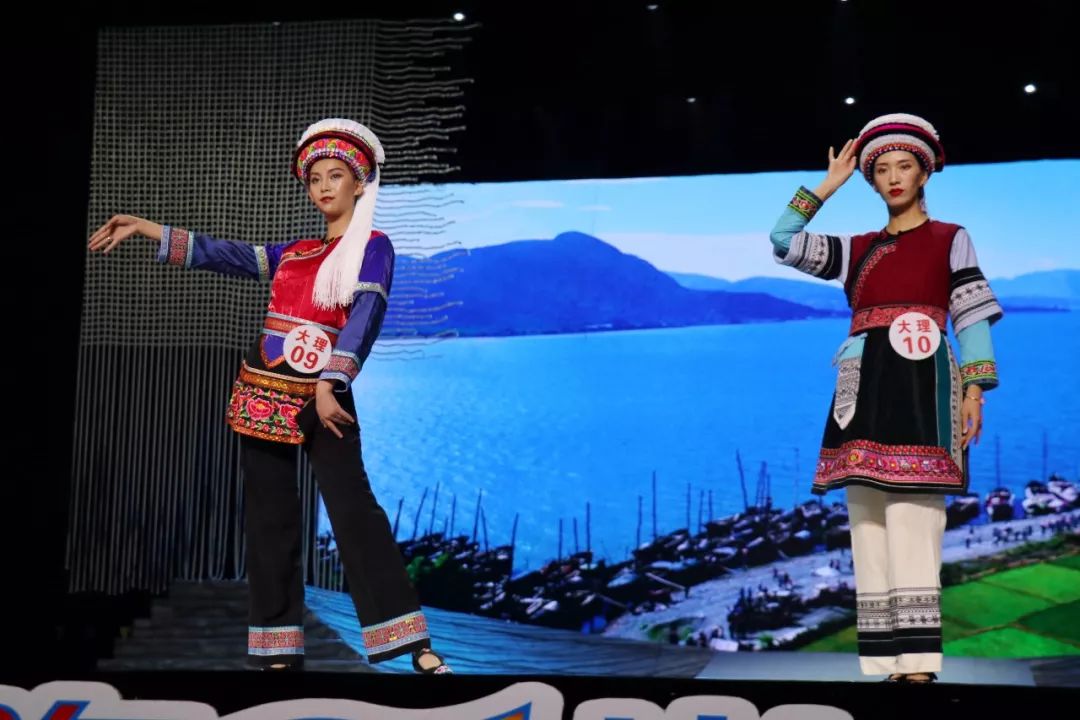 德宏五种少数民族服饰走秀音乐,云南少数民族服饰秀