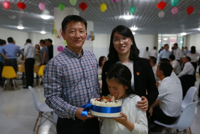 佩服！杭州老师让女儿转学4600公里外西部小学，理由很“幸福”