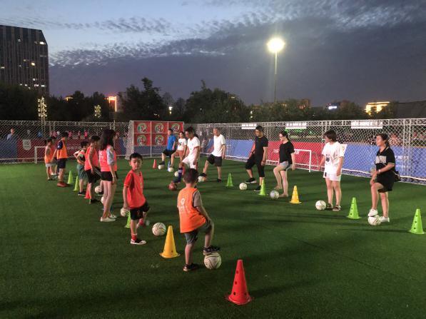 足球从娃娃抓起原视频,足球从少儿抓起