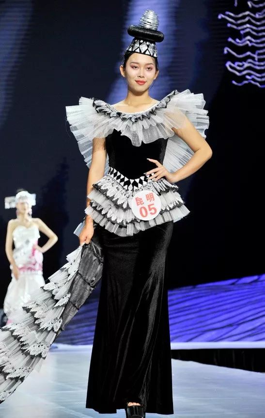 德宏五种少数民族服饰走秀音乐,云南少数民族服饰秀