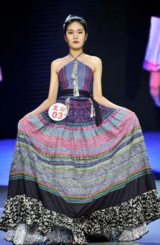 德宏五种少数民族服饰走秀音乐,云南少数民族服饰秀