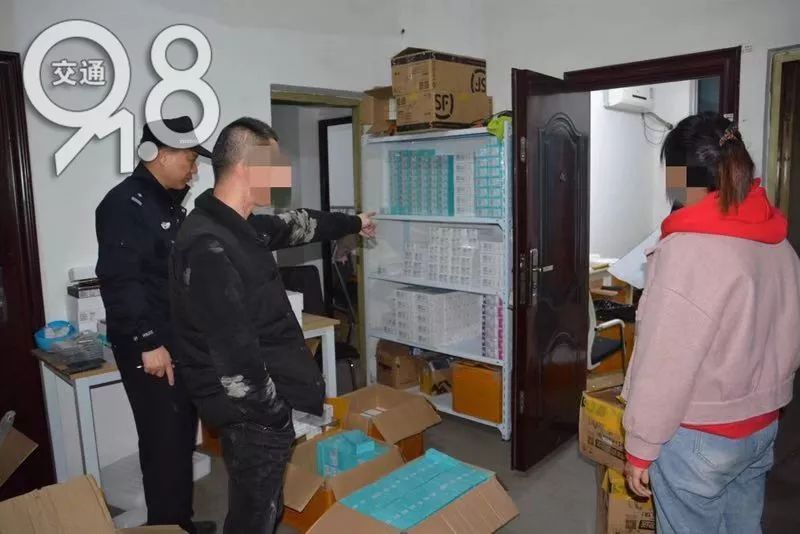 深圳警方抓获假冒华为手机,你买的手机是不是正品