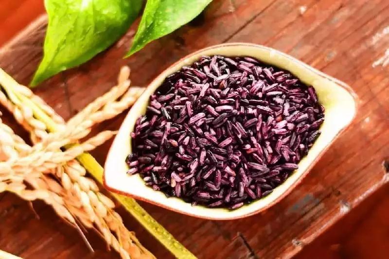 健身精丨还在“葛优瘫”追剧一整天？减肥十二时辰快了解一下