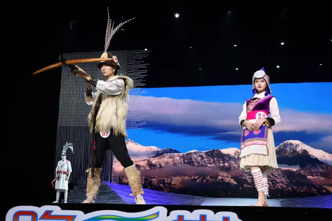 德宏五种少数民族服饰走秀音乐,云南少数民族服饰秀