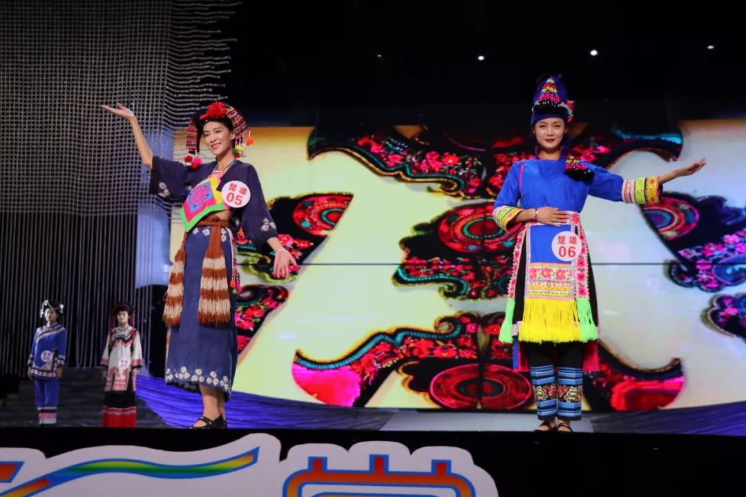 德宏五种少数民族服饰走秀音乐,云南少数民族服饰秀