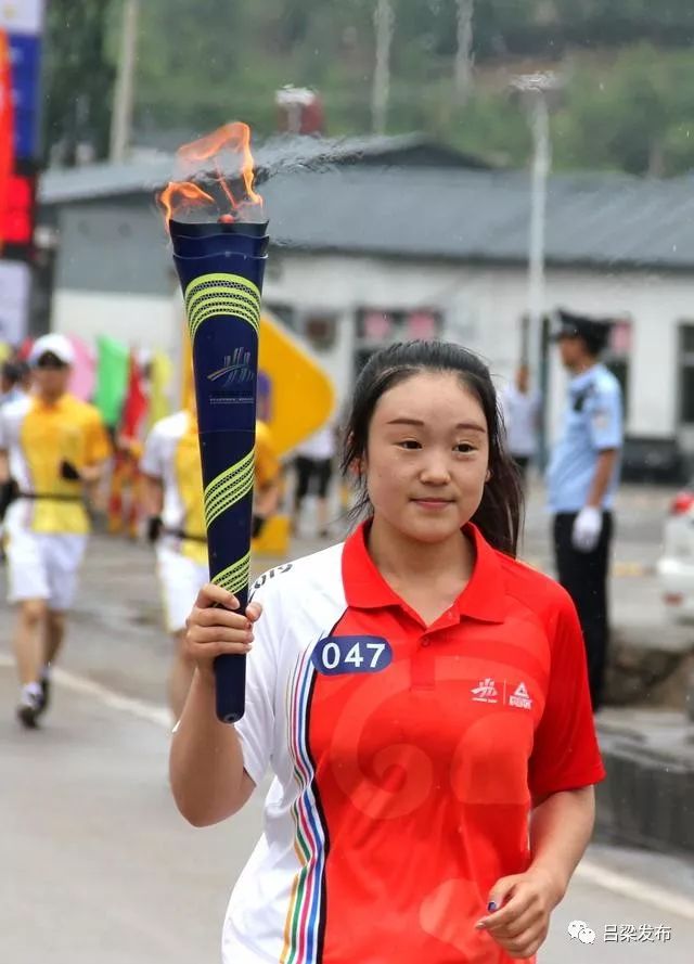 【聚焦二青会】红色兴县喜迎二青圣火30万老区人民传递青*梦春**想