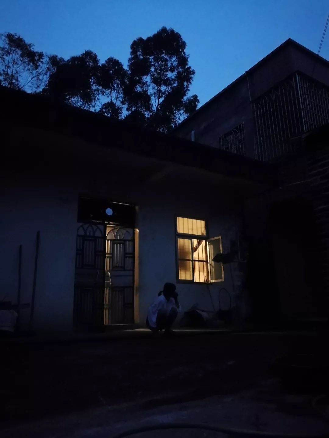 一个携童自杀的女人