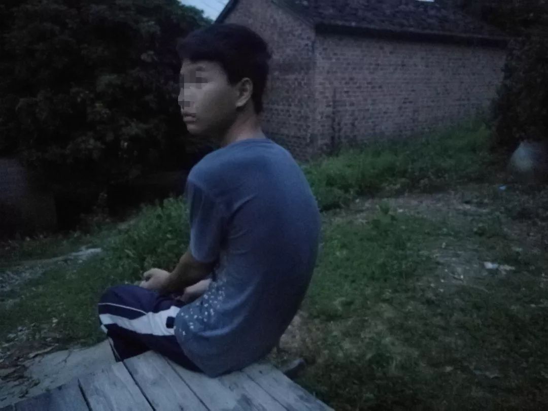 一个携童自杀的女人