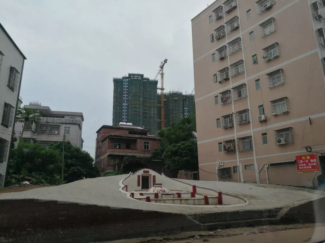 一个携童自杀的女人