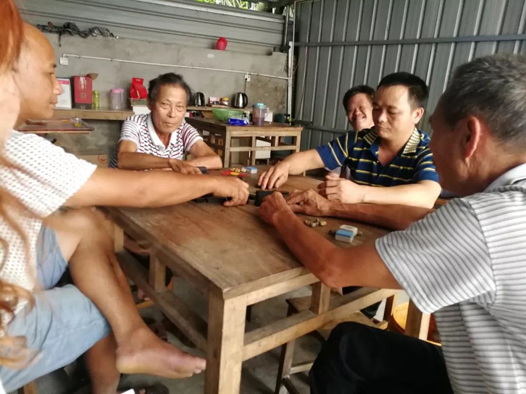 一个携童自杀的女人