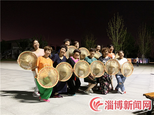 刚学的广场舞美美哒,一支欢快的广场舞美美哒