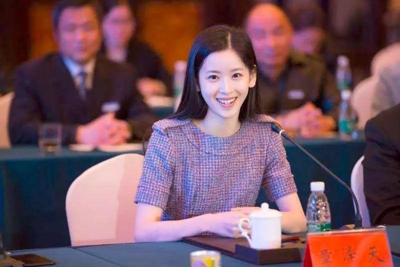 商业人物奶茶妹妹章泽天蜕变史,奶茶妹妹章泽天和刘强东早期视频