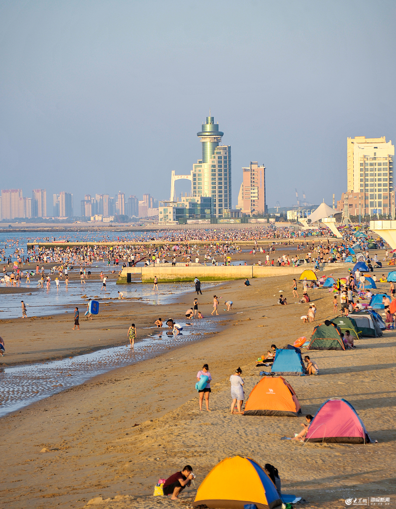 对烟台人来说,不洗海澡(xiajiaozi)就不算过夏天