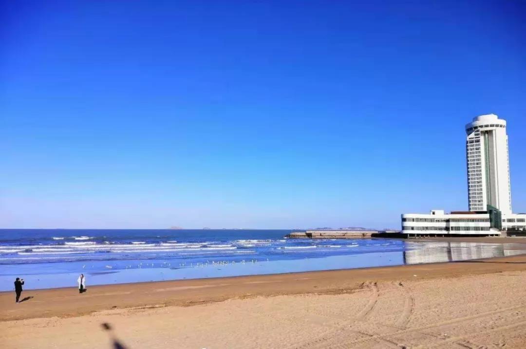 对烟台人来说,不洗海澡(xiajiaozi)就不算过夏天