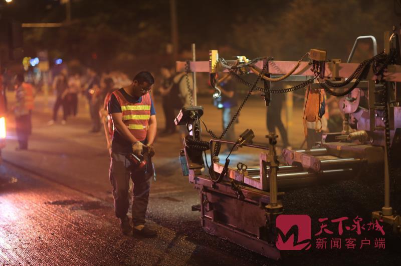 道路养护昼伏夜出静音井盖在济南“上岗”了