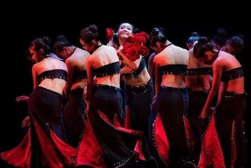 舞台演出怎么拍摄人像,舞台演出怎么拍照好看