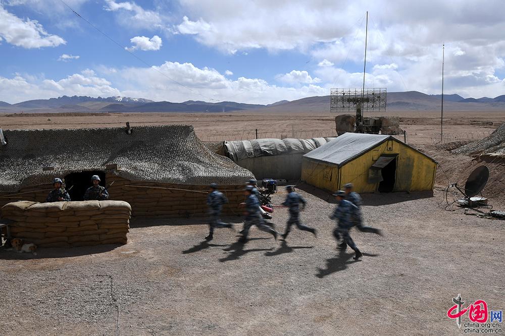 “生命禁区”的雷达兵