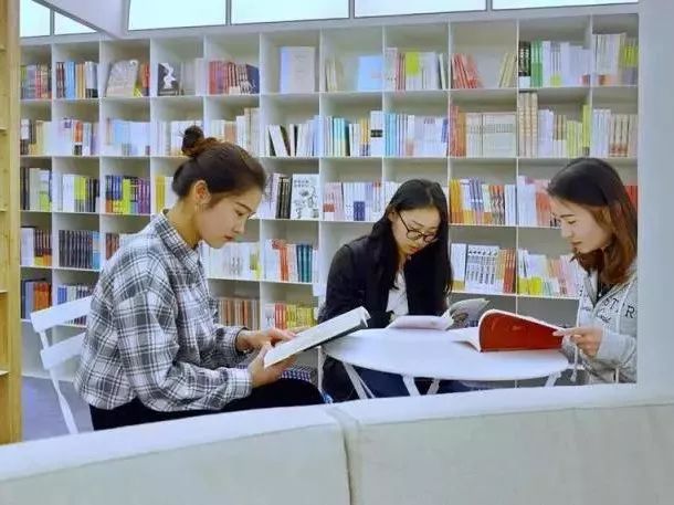 都上央视了!大学校园书店怎么突然这么火?