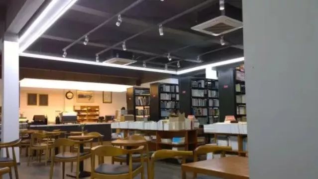 都上央视了！大学校园书店怎么突然这么火？