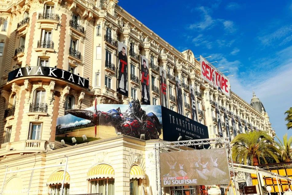 被戛纳提名的这个神秘大佬，居然又来玩跨界了