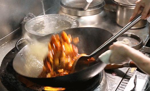 5.8折！99年开的「不夜城餐厅」，90%老上海人都吃过の档口变潮了…