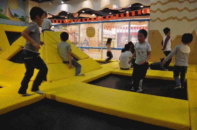 室内儿童游乐园非节假日,放假带小孩去的室内游乐场