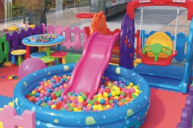 室内儿童游乐园非节假日,放假带小孩去的室内游乐场