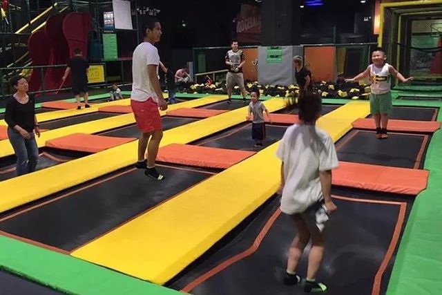 室内儿童游乐园非节假日,放假带小孩去的室内游乐场