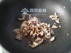 产妇莴笋炒肉的做法,莴笋炒鸡脯肉月子餐
