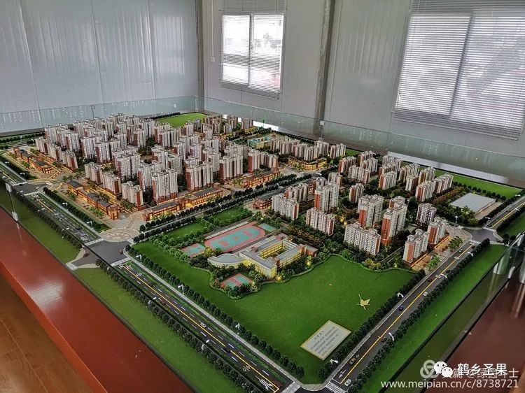 红路彩旗舞易地搬迁擂战鼓