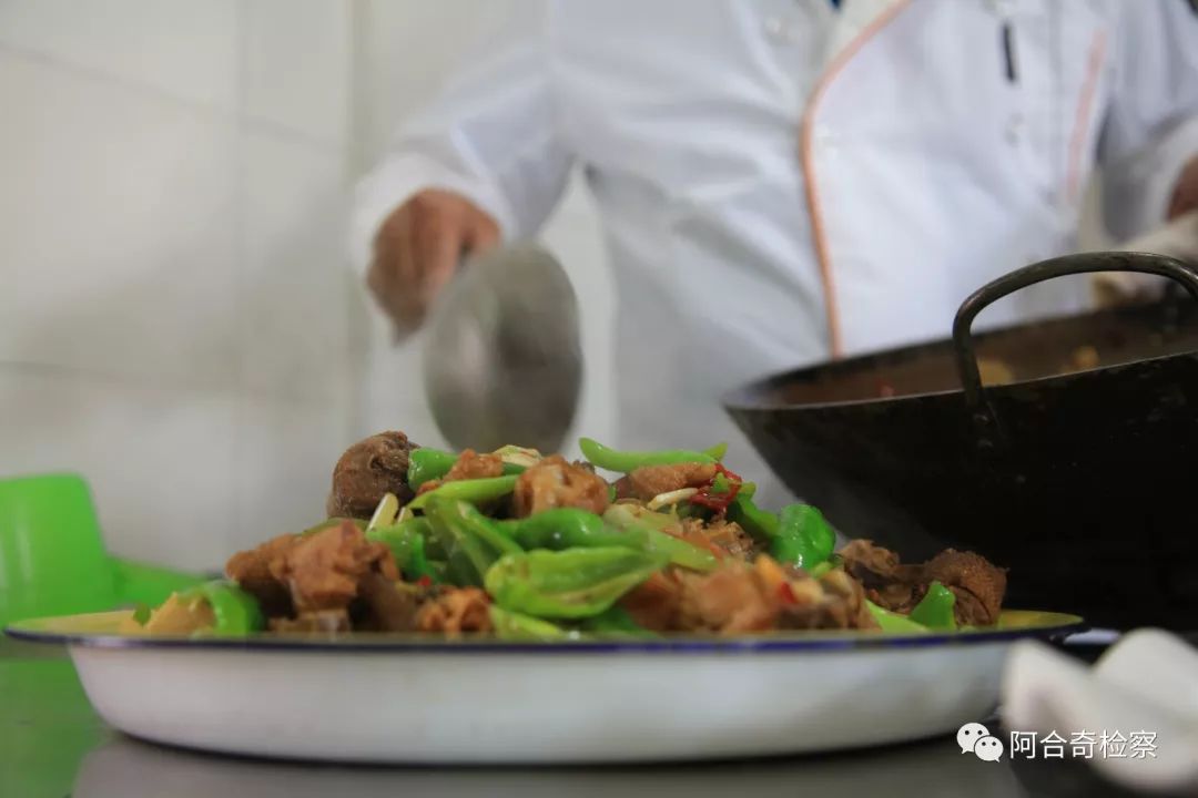 *疆新**是个好地方丨「记者的*疆新**日记」*疆新**沙湾——三张名片折射城市活力