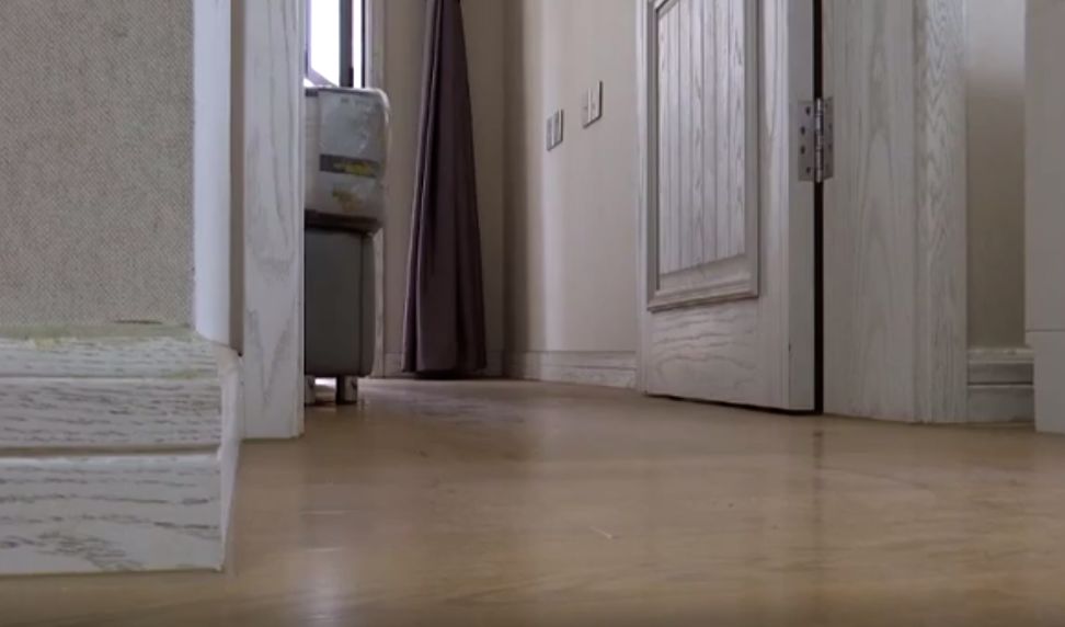 女业主交房被气哭,新房入伙女主人哭