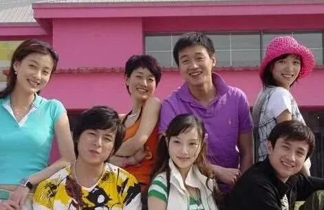 马伊琍和文章各自安好,离婚三年的文章马伊琍人生境遇